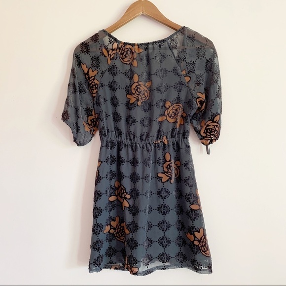 Hale Bob Gold & Craft Burnout Floral Tunic Blouse XS Grey - Picture 4 of 7